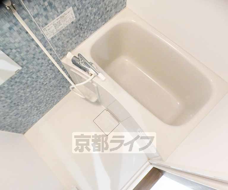 バス・シャワールーム　清潔感のあるお風呂