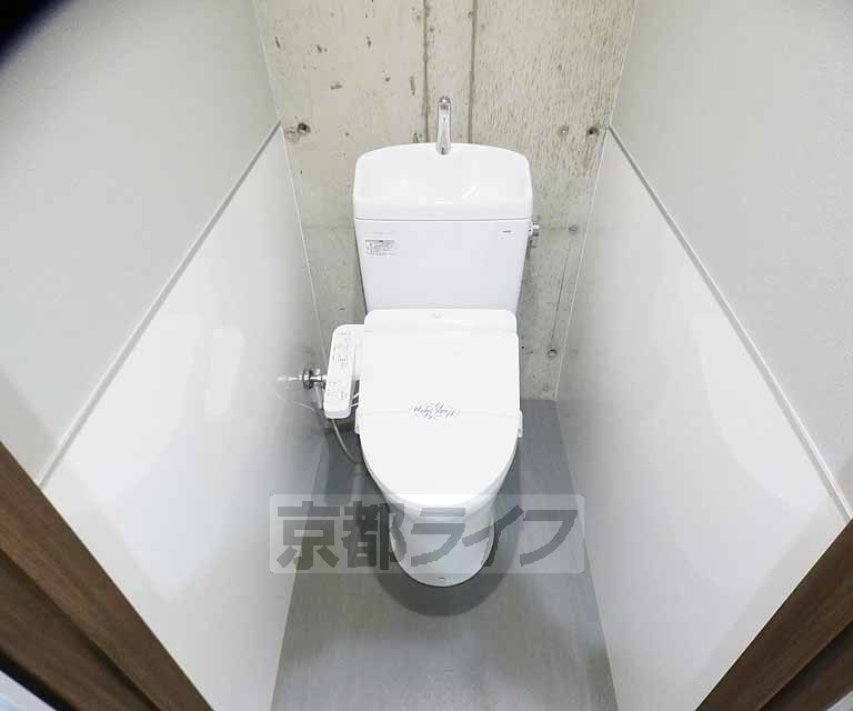 トイレ　ウォシュレット付き