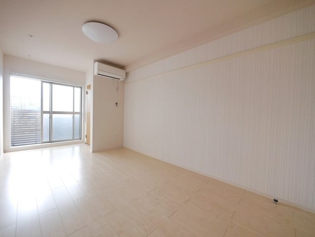 居室・リビング　★9帖の広々とした洋室★