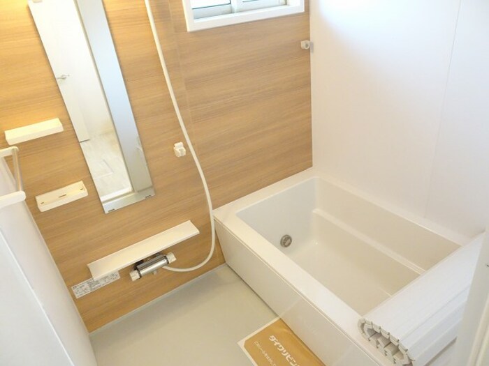 バス・シャワールーム　追い焚き給湯式浴室