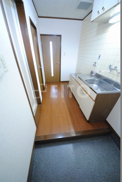 玄関　写真は２０５号室