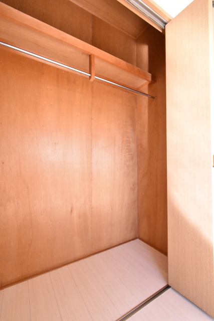 収納　★衣類の保管に便利な、ポール付きクローゼット★