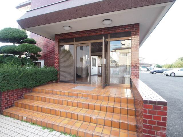 エントランス　エントランスもゆったりとしています。