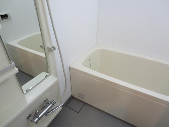 バス・シャワールーム　写真は同タイプ住居です。
