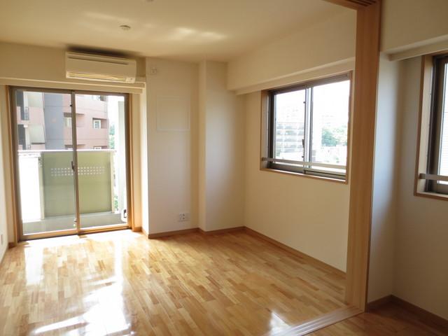 居室・リビング　写真は同タイプ住居です。