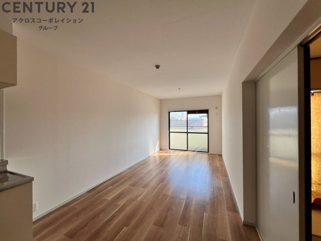 居室・リビング　南向きで陽当たり良好なリビングです！