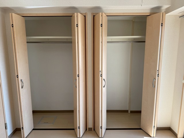 収納　洋室5.6帖のお部屋にあるクローゼットです♪大切なお洋服もし