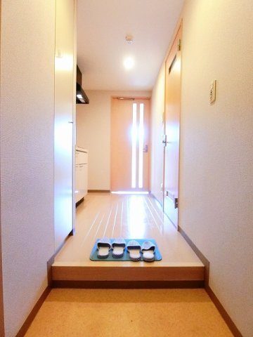 玄関　シューズボックスがあるので靴が散らからずいつでも玄関すっきり