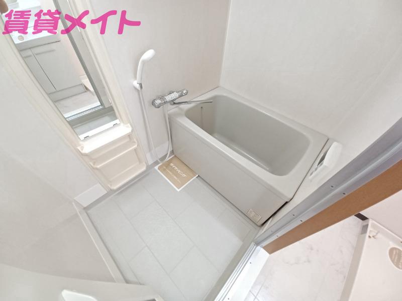 バス・シャワールーム　同物件別部屋写真