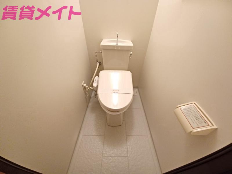 トイレ　同物件別部屋写真