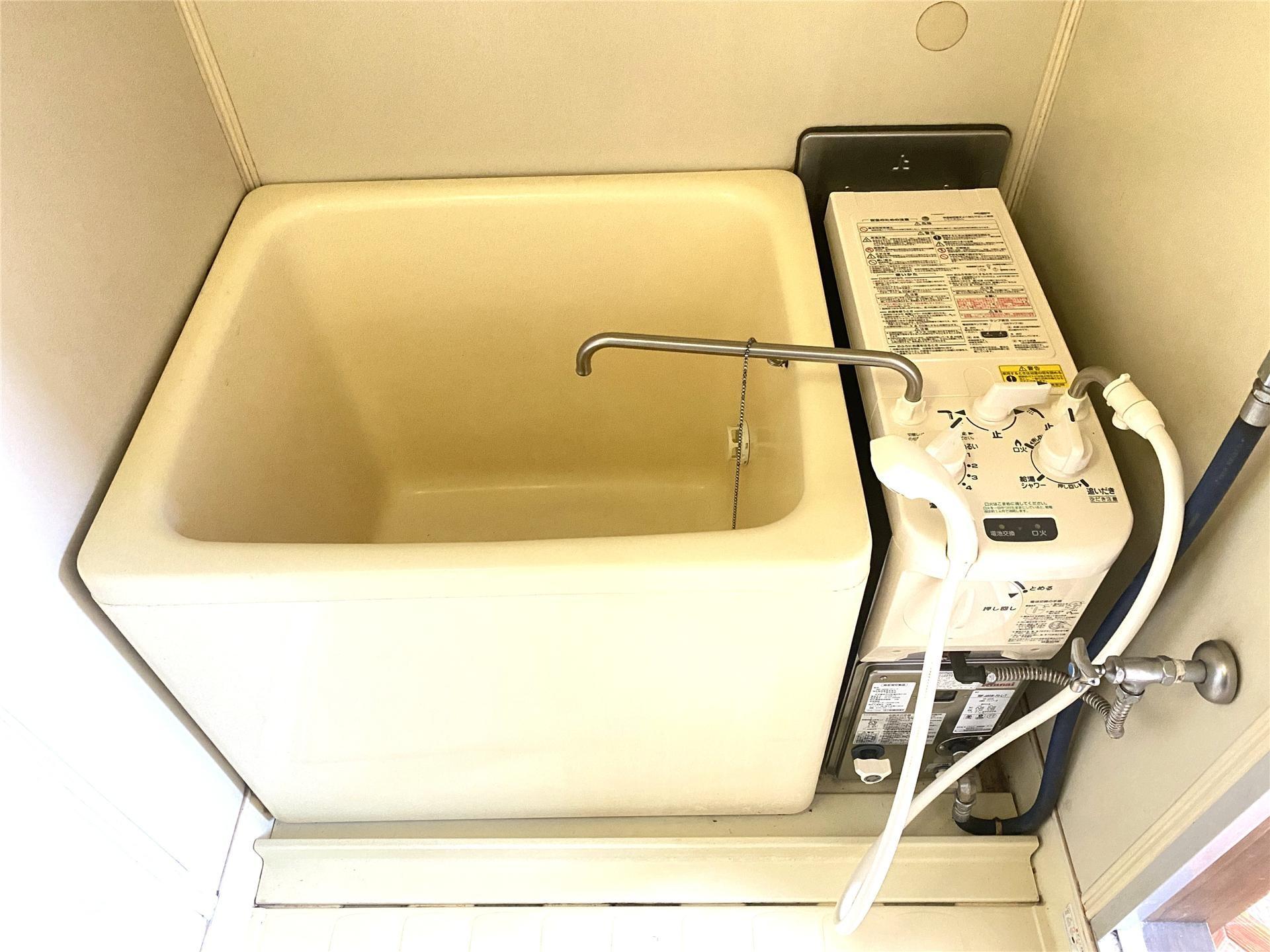 バス・シャワールーム　バランス釜　追焚ができるのでいつでも温かいお風呂に入れます♪