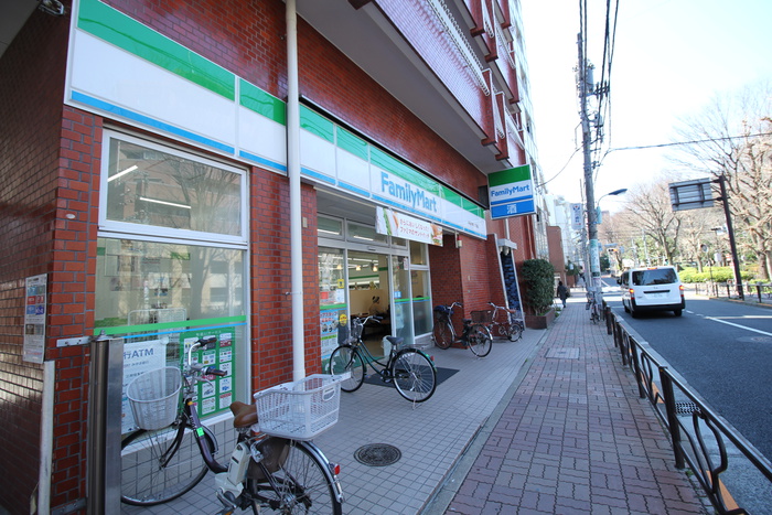 コンビニ　ファミリーマート（コンビニ）まで230m