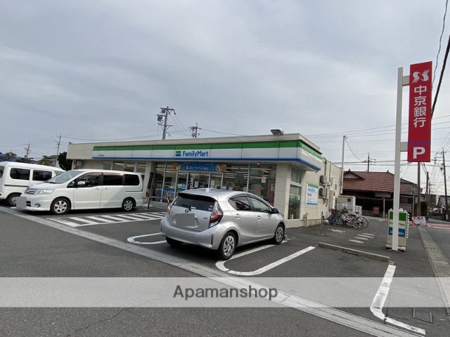コンビニ　ファミリーマート稲沢前田店（コンビニ）まで827m