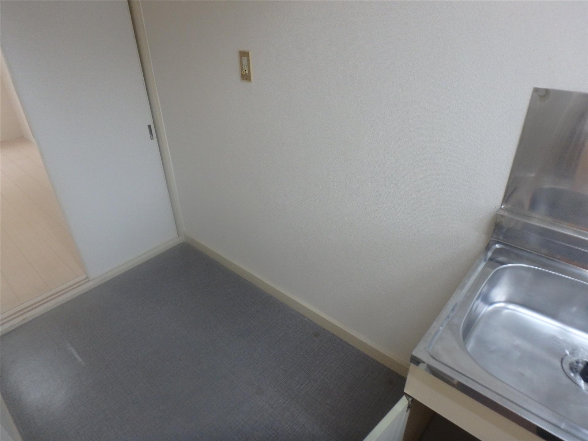 その他設備　キッチン横に冷蔵庫が設置出来ます(別部屋参考写真）