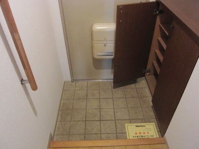 玄関　☆玄関にシューズボックスあり☆