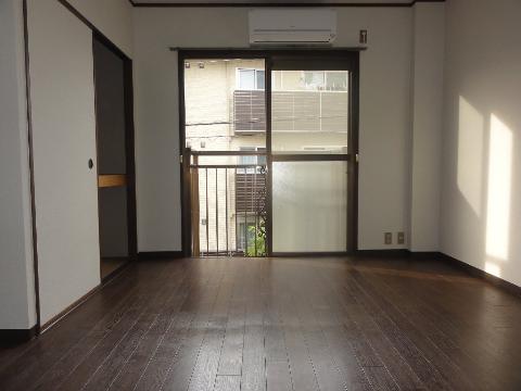 コスモハイツホクユーの居間写真
