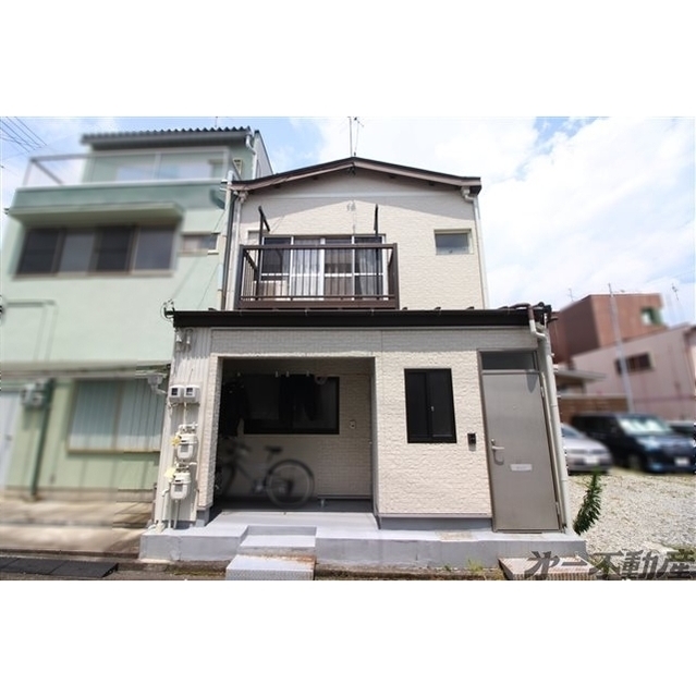 エントランス　建物外観