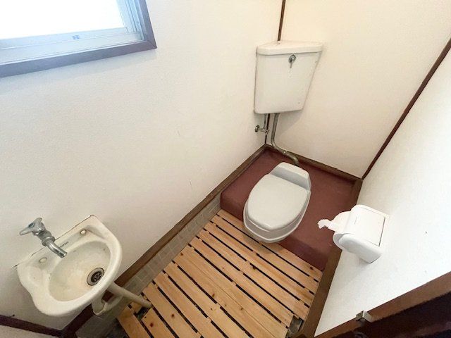 相生市青葉台 借家のトイレ写真