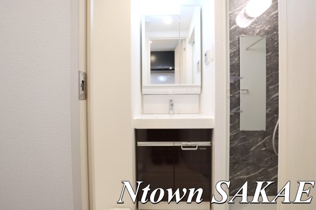 洗面設備　朝の支度にも助かる、独立の洗髪洗面化粧台