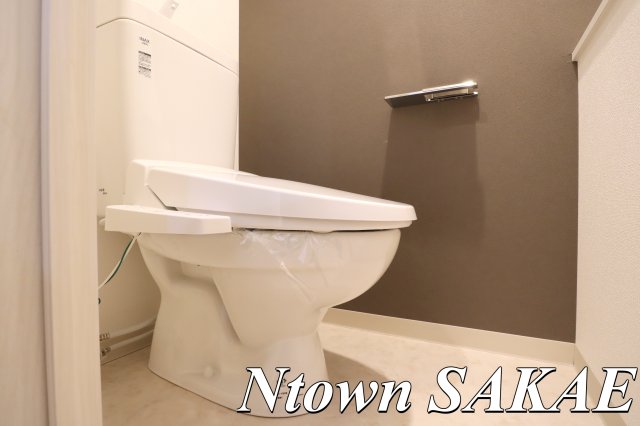 トイレ　落ち着いた色調のトイレです