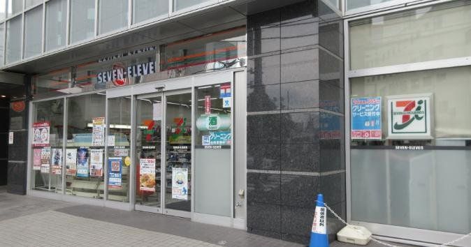 コンビニ　セブンイレブン代々木イースト店（コンビニ）まで370m