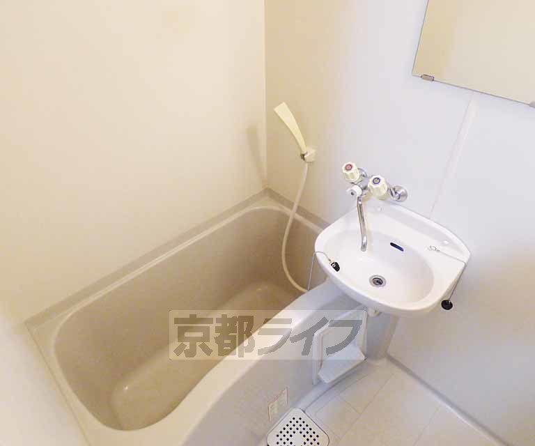 バス・シャワールーム　バスルームです。