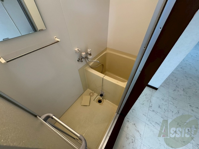 バス・シャワールーム　ユニットバスです。疲れを癒すのに欠かせませんね！