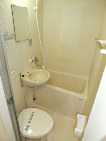 バス・シャワールーム　清潔感のあるバスルーム。 （※参考写真）