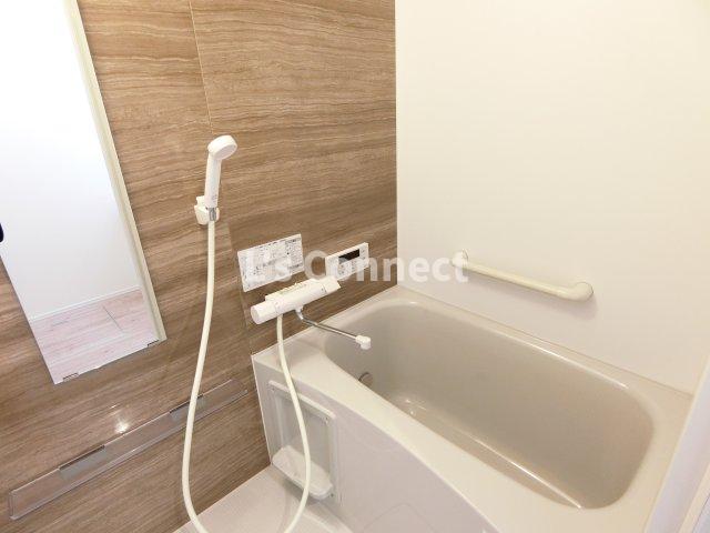 バス・シャワールーム　追焚き、浴室乾燥付きのお風呂。