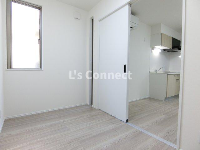 その他　３．３帖の洋室は寝室として使えます。