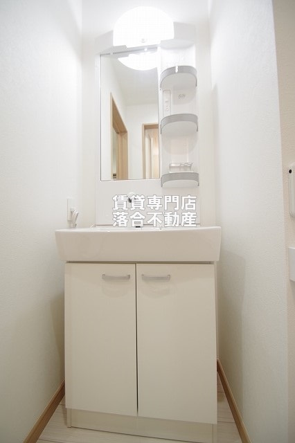 洗面設備　独立洗面化粧台付き