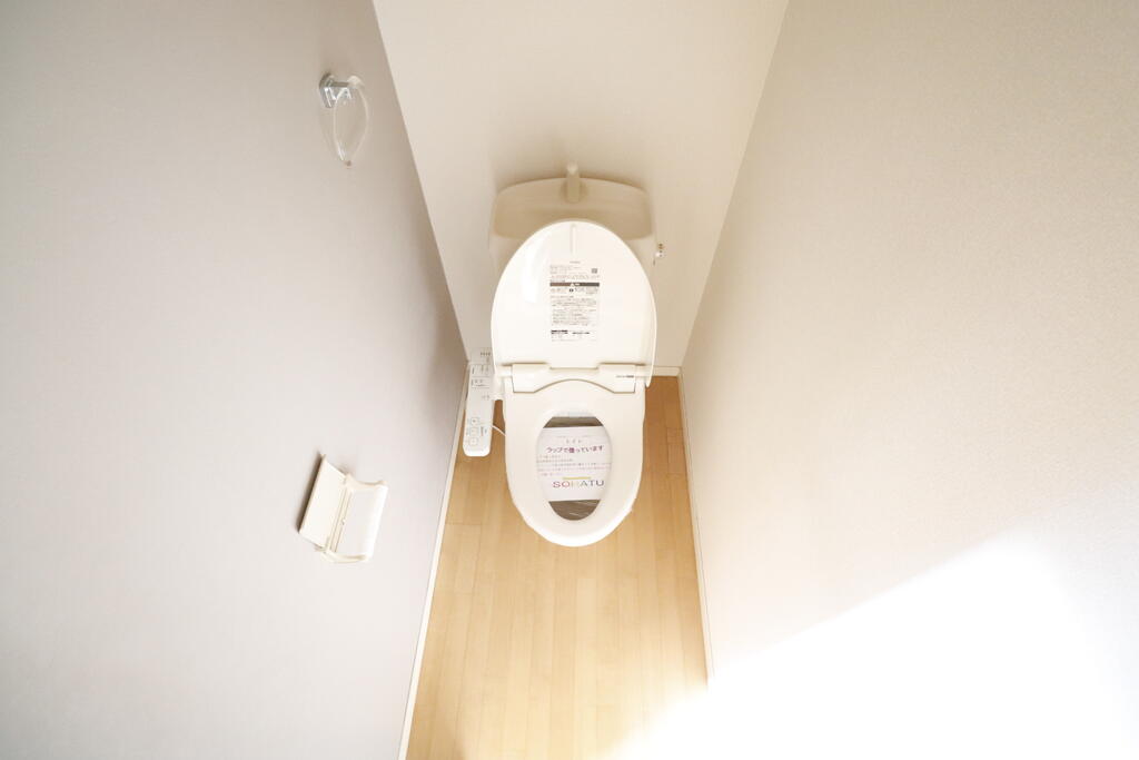 トイレ　温水洗浄便座付きトイレです♪