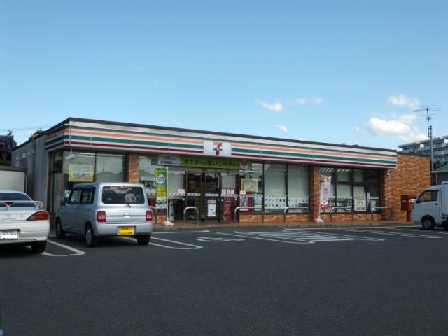 コンビニ　セブンイレブン（コンビニ）まで1132m