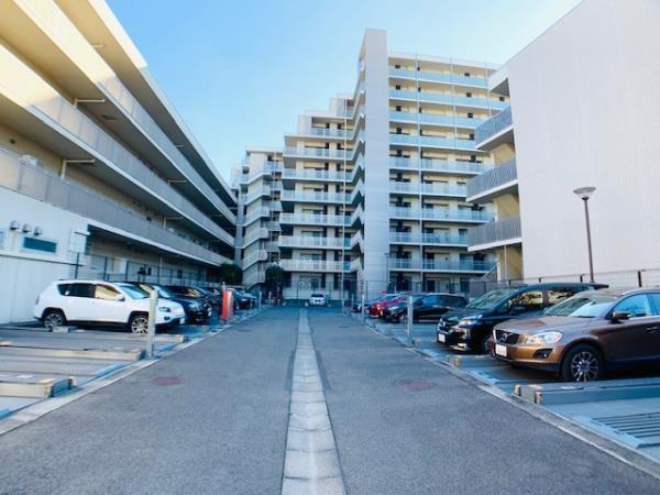 駐車場　駐車場に車を止められます