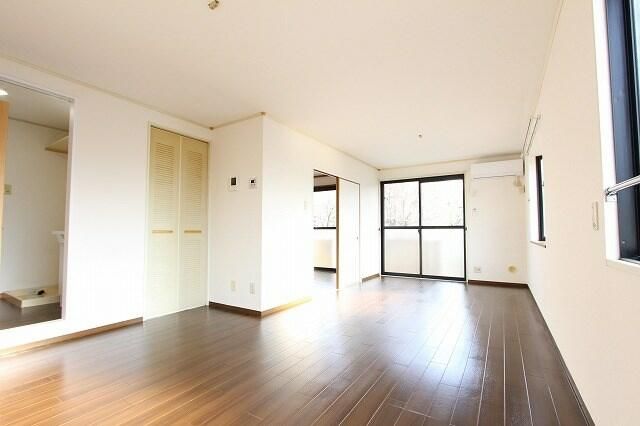 居室・リビング　別号室参考写真