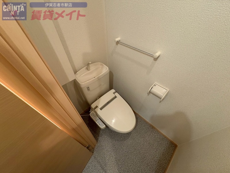 トイレ　同型反転参考写真