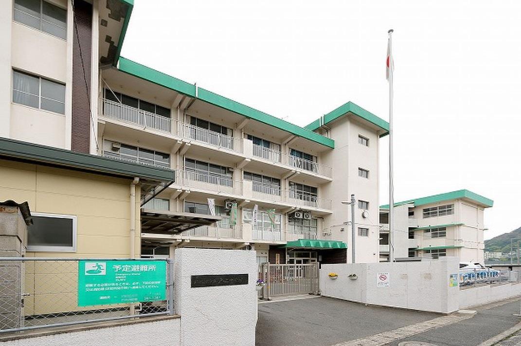 中学校　北九州市立戸ノ上中学校（中学校）まで1590m