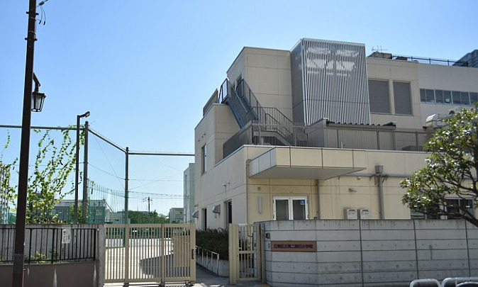 小学校　江東区立第二辰巳小学校（小学校）まで808m