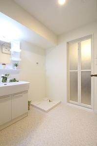 洗面設備　コンパクトで使いやすい洗面所