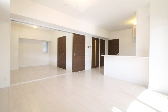 居室・リビング　こちらの居間で趣味の時間をお楽しみください