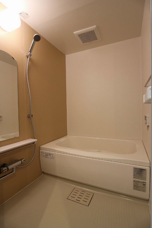 バス・シャワールーム　追い焚き機能付き◆大型のお風呂です♪