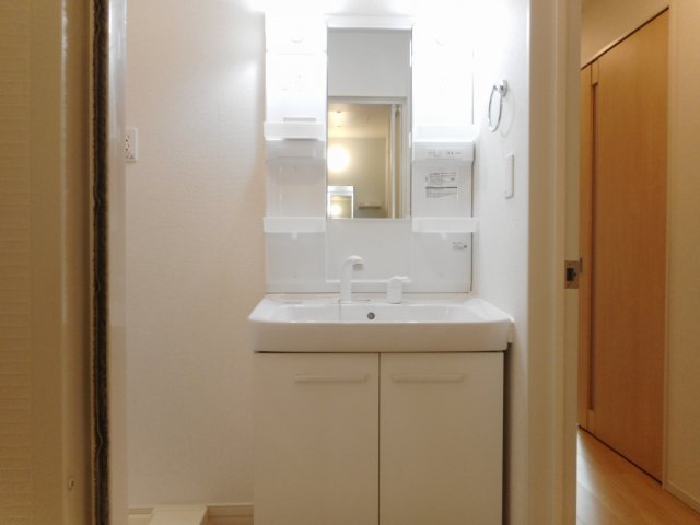 洗面設備　スペースが確保できる洗面所です