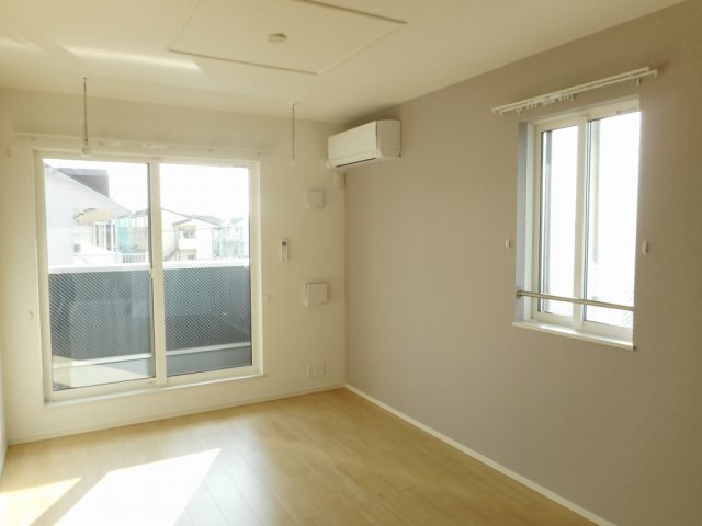 居室・リビング　こちらの居間で趣味の時間をお楽しみください