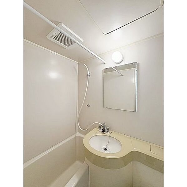 玄関　【弁当】ほっともっと一社店まで587m