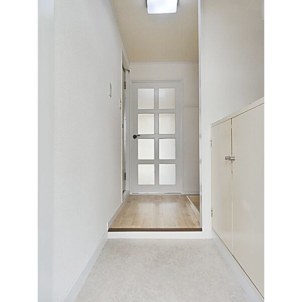 玄関　【ファーストフード】モスバーガー一社駅前店まで275m