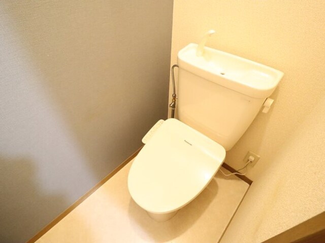 トイレ　温水洗浄暖房便座