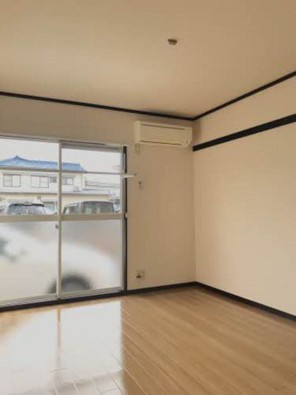 居室・リビング　※別部屋の写真です