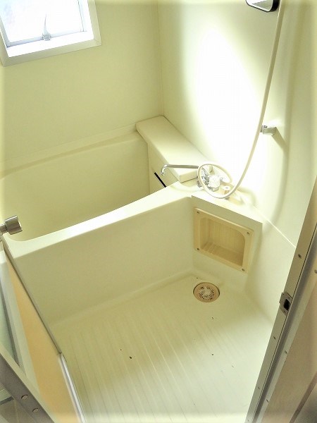 バス・シャワールーム　ゆったり目の浴室。※参考画像