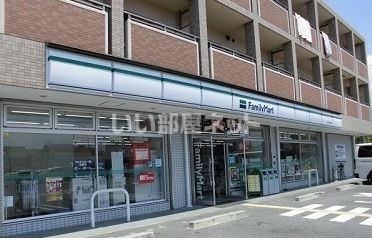 コンビニ　ファミリーマート奈良法蓮店（コンビニ）まで886m