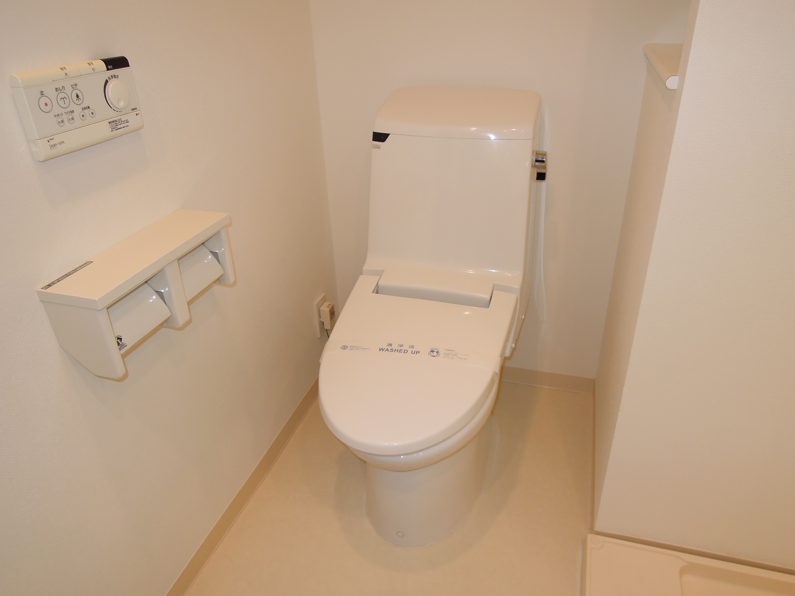 トイレ　清潔な温水洗浄便座